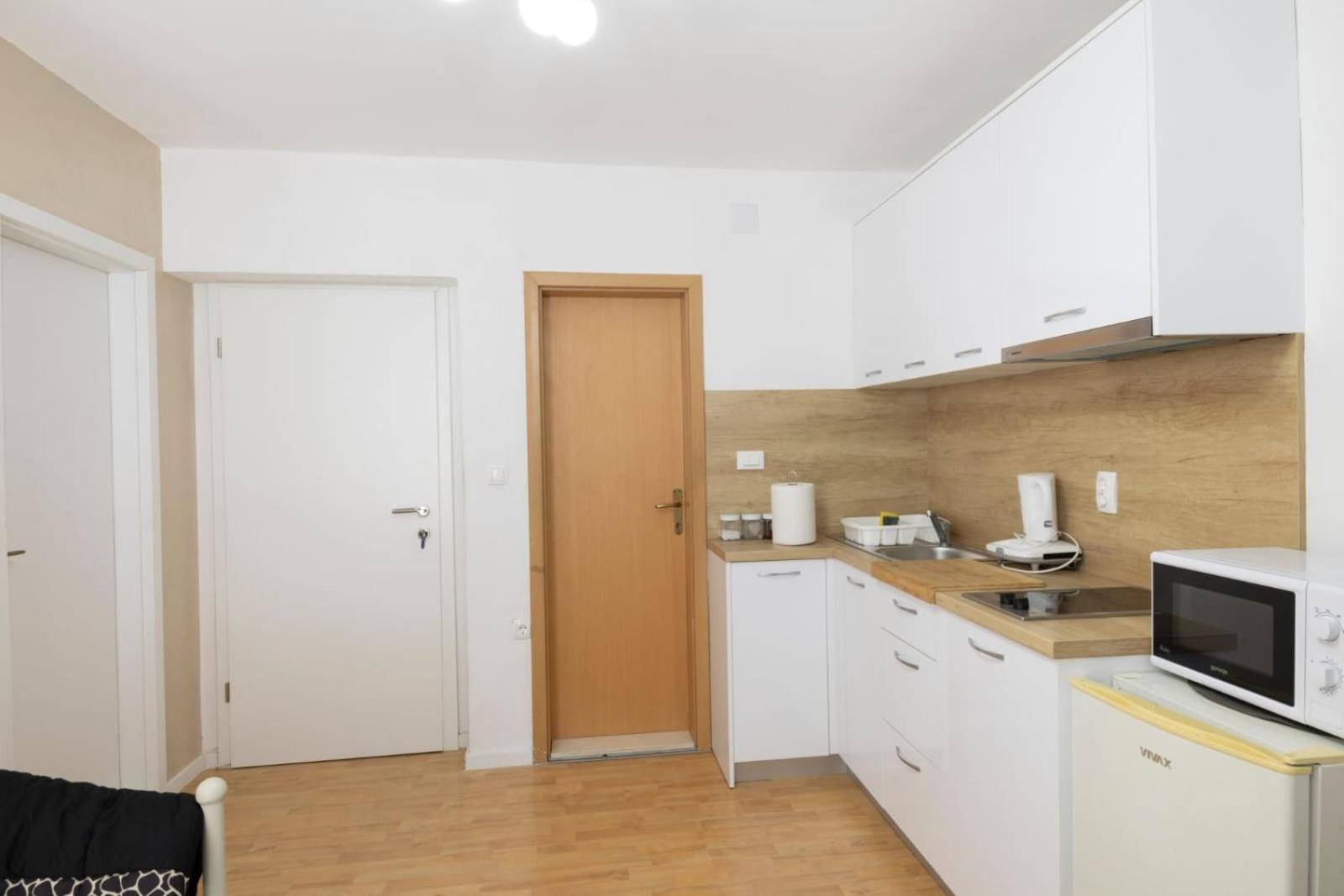 Guesthouse Rebecca Макарска Экстерьер фото